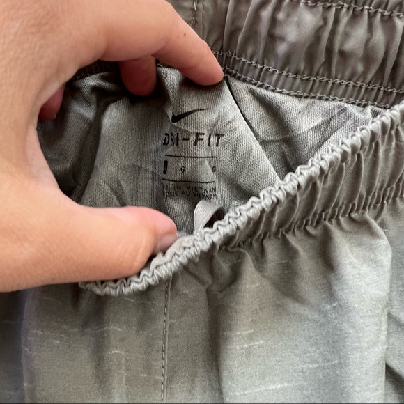 ✨Sold✨Nike • Tempo Women’s Running Shorts - Picture 5 of 8